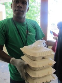 Haïti - Social : Des employés de l’Hôtel Marriott en visite à l'asile communal