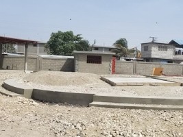 Haiti - Croix-des-Bouquets : The public square of Carrefour Marassa under construction