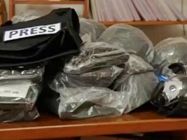 Haiti - Security : PRESS Vests, helmets, gas masks for journalists