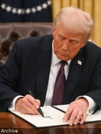 Haiti - Politic : Trump wants to cut all federal funding to help illegal immigrants