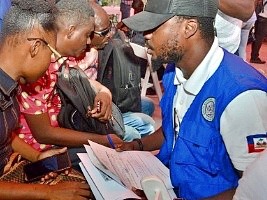 Haïti - Social : Distribution de chèques aux déplacés pour se relocaliser