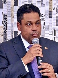 Haiti - New York : Laurent Saint-Cyr speaks with members and leaders of the diaspora