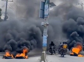 Haïti - Des policiers manifestent et sèment la panique à Delmas