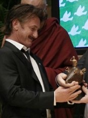 Haiti - Humanitarian : 2012 Peace Summit Award for Sean Penn