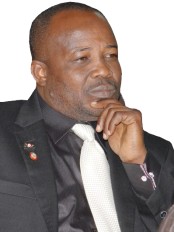 Haïti - Politique : Simon Dieuseul Desras, qualifie de «monstres sacrés», les sénateurs sortants (discours)