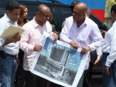 Haiti - Reconstruction : President Martelly visited several worksites, few figures